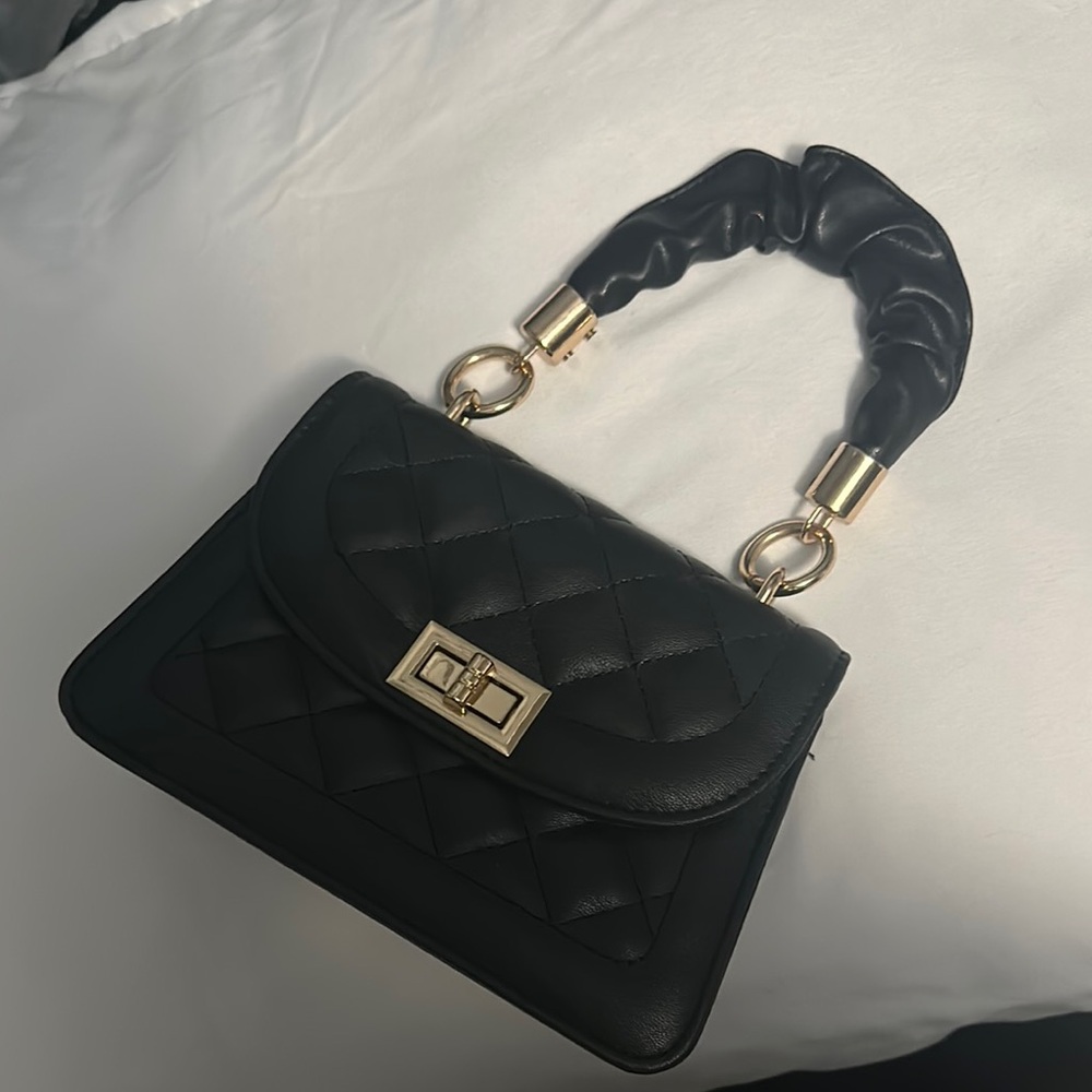 Elegant Black Quilted Handbag